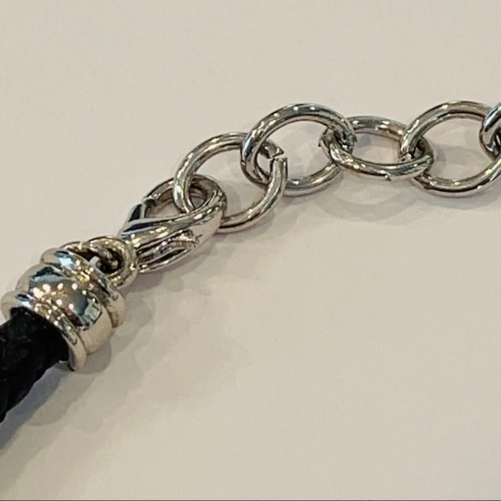 Premier design medallion style pendant leather - Picture 3 of 10